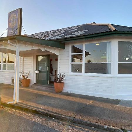 Hokitika Pioneer Hotel Bagian luar foto