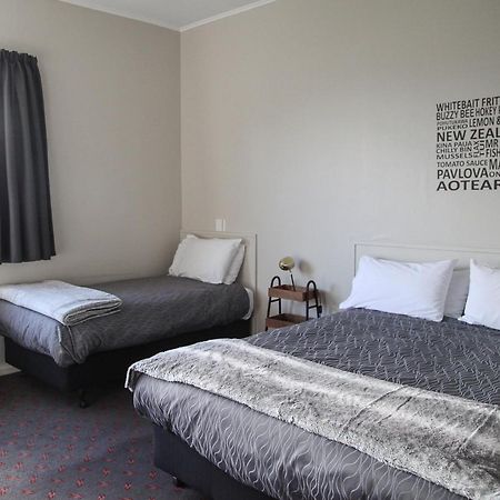 Hokitika Pioneer Hotel Bagian luar foto