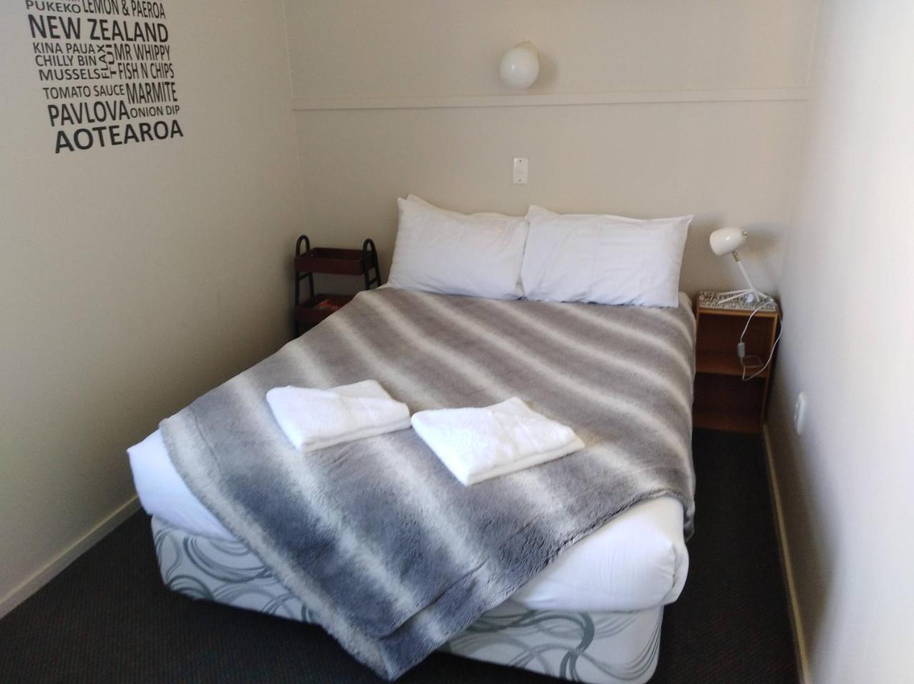 Hokitika Pioneer Hotel Bagian luar foto